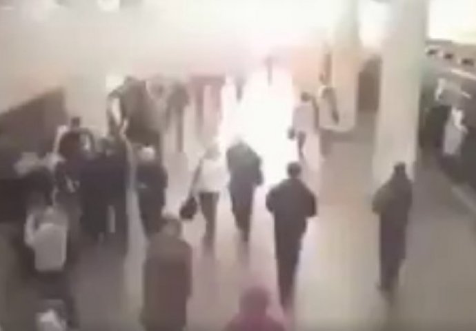 NADZORNE KAMERE ZABILJEŽILE MASAKR: Ovo je trenutak eksplozije u ruskom metrou! (UZNEMIRUJUĆI SADRŽAJ)