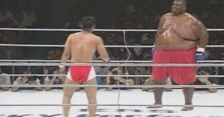 Pogledajte šta se dogodi kada borac od 75 kg uđe u ring protiv sumo hrvača od 275 kila (VIDEO)