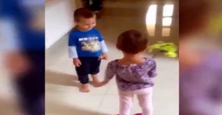 Nagovorili su dječaka da joj pokloni cvijeće, a onda se desilo ovo (VIDEO)