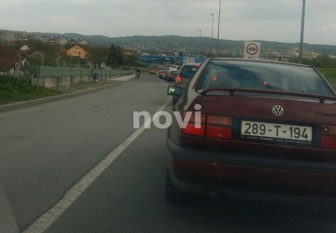 NA LICU MJESTA Kilometarske gužve na izlazu iz BiH - RIGOROZNE KONTROLE POČELE DAN RANIJE!?