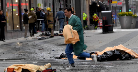 Uhapšen muškarac s fantomkom, preuzeo odgovornost za napad u Stockholmu (VIDEO)