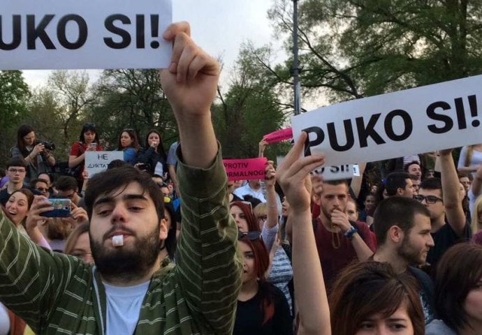 Neočekivano - POLICIJA SE PRIDRUŽUJE PROTESTIMA MLADIH: Vučić je sad bliže PADU nego što je bio prije IZBORA!?