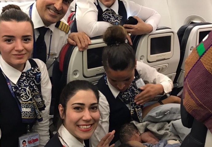 DRAMA NA LETU: Žena se počela porađati u avionu Turkish Airlinesa, a onda se dogodilo čudo!