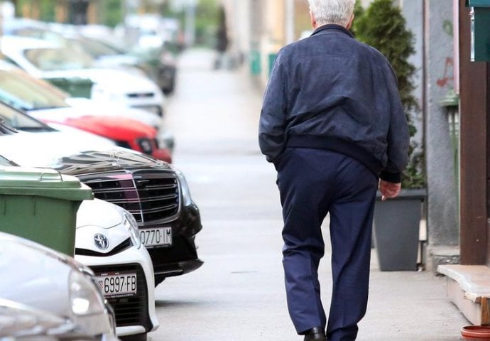 I U KRIZI IMA VREMENA ZA FRIZURU: Ivica svako jutro ide frizeru, kosa mu strši (FOTO)