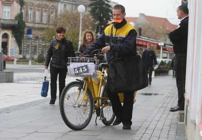 RETRO dostava: Poštarima u BiH kupuju bicikla i mopede...