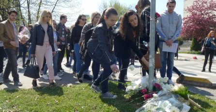 MIRNO OKUPLJANJE: Odata počast ubijenim djevojkama Selmi i Editi