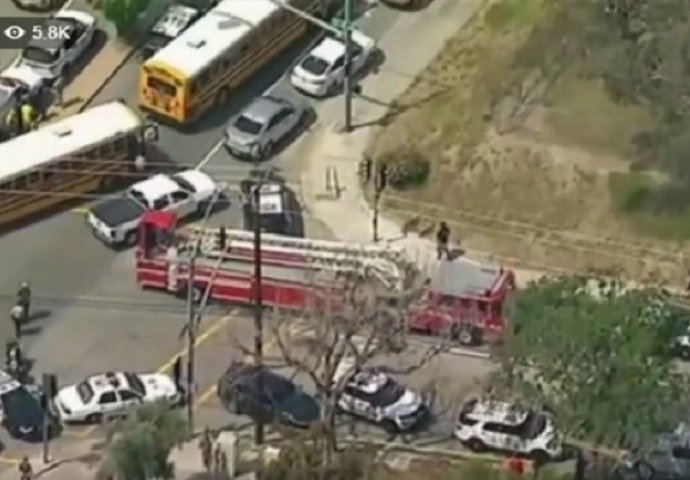 Masakr u školi u Kaliforniji: Nepoznati napadač pucao po učionici, ima mrtvih (VIDEO)