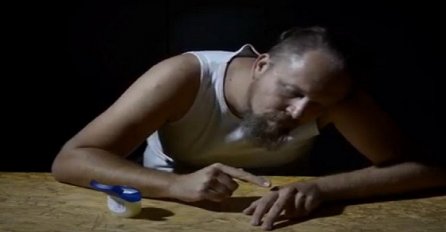 Namazao je prste vazelinom, a zatim ih uslikao i otkrio nešto zastrašujuće (VIDEO)