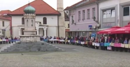 MAJKE SREBRENICE U TUZLI:  Ove godine jedna od najmanjih dženaza! 