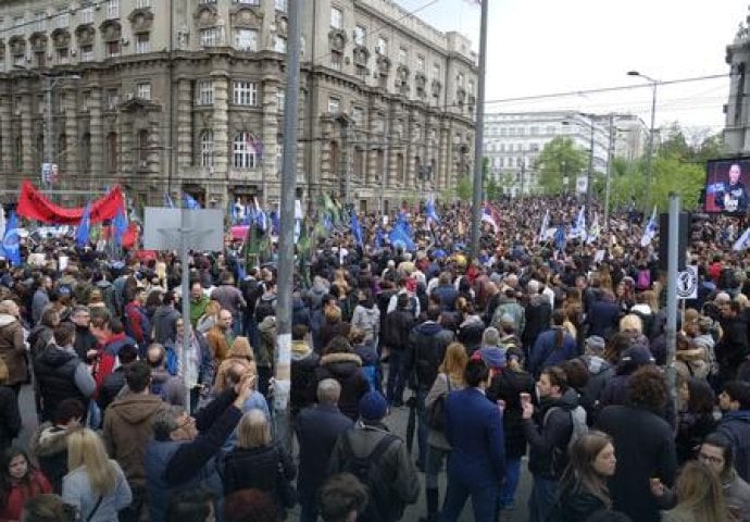  KOLAPS U NAJAVI Protest se danas seli ispred zgrade Vlade Srbije kuda prolazi 21 LINIJA GRADSKOG PREVOZA