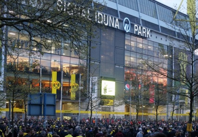 Merkel osudila napad na autobus BVB-a kao "gnusan", telefonirala Watzkeu