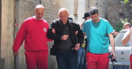 METAK U GLAVU: Inspektor se nasred ulice borio sa OSUĐENIKOM SA POTJERNICE, a onda je pištolj opalio!