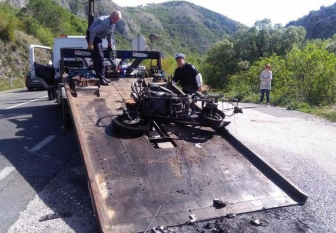 STRAVIČNA SAOBRAĆAJNA NESREĆA: Motociklista poginuo, a motor se od siline udara zapalio