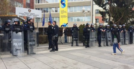 HAOS NA KOSOVU: Mogući TERORISTIČKI NAPADI, policija u pripravnosti