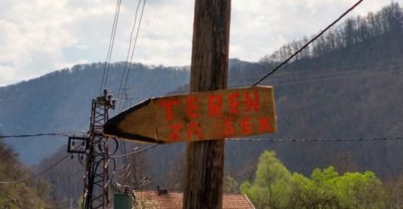 LJUBAVNA ZONA: Fotografija saobraćajne table iz Gornjeg Vakufa širi se internetom poput virusa !