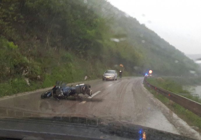 Saobraćajna nezgoda na putu Banjaluka-Jajce, povrijeđen motociklista