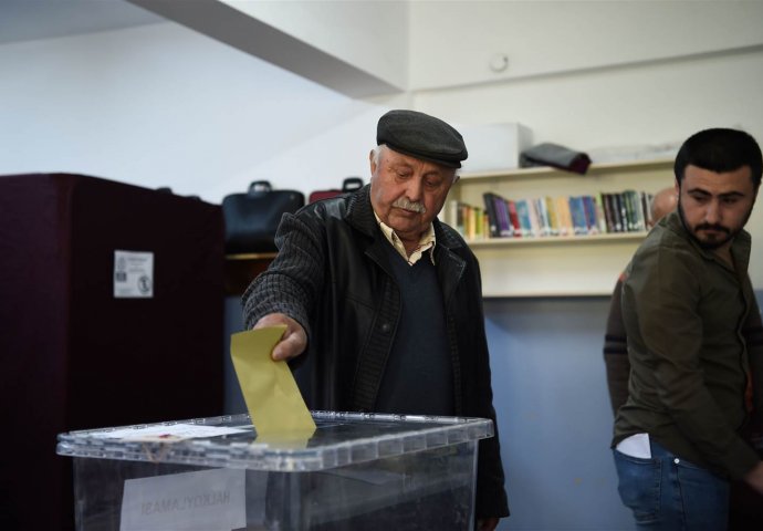 PRVI NEZVANIČNI REZULTATI REFERENDUMA U TURSKOJ: 63 posto glasovalo "ZA"!