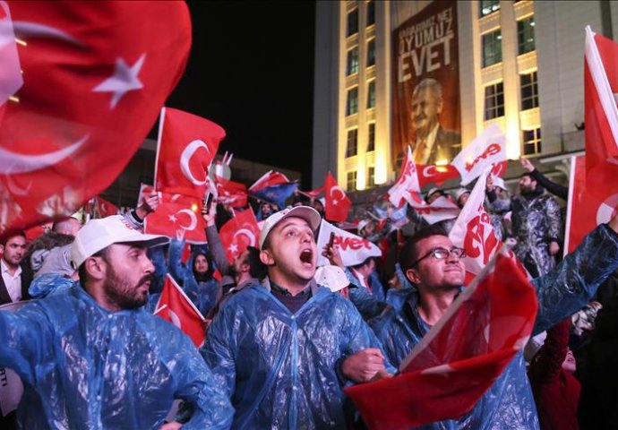 Građani Turske slave nakon rezultata referenduma