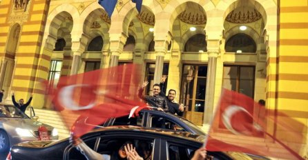 Turci proslavili rezultate referenduma i u Sarajevu