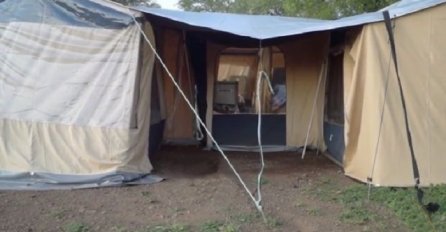 Spavale su u šatoru u Južnoj Africi, a onda ih je ujutro dočekao ovaj zastrašujući prizor (VIDEO)