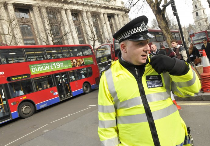 PANIKA U LONDONU: Eksplozija u stambenoj četvrti, povrijeđen policajac