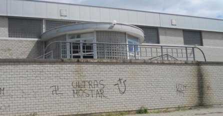 MOSTAR: Nacistički grafiti osvanuli na zidovima objekata unutar kampusa Univerziteta "Džemal Bijedić"