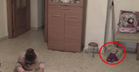 Postavila je kameru u sobu i snimila kćerkicu kako se igra sa barbikama: Kada je pogledala snimak, zaledila se! (VIDEO)