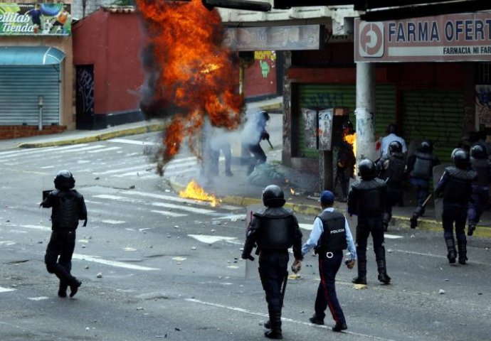 VENECUELA: Tri osobe poginule na maršu tokom državnog praznika