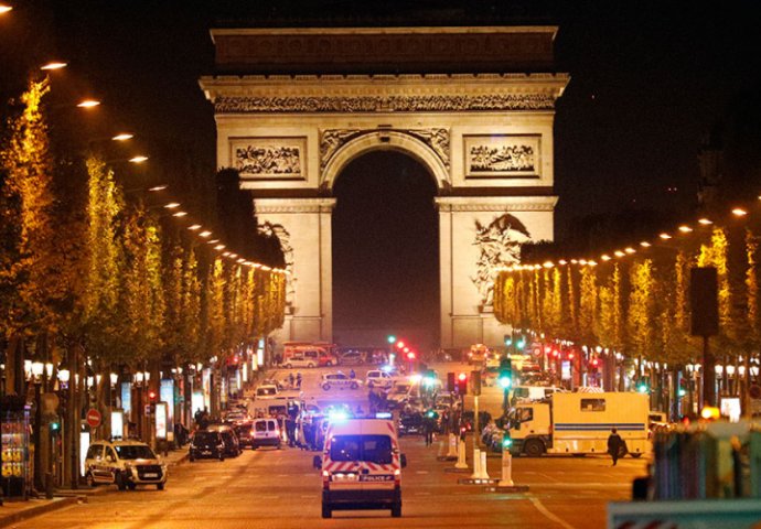 Pence: Napad u Parizu još jedna opomena terorizma