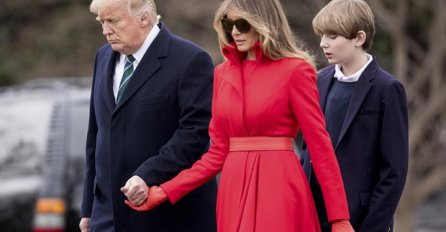 Danima je proučavala fotografije Melanije i Trumpa i otkrila ZASTRAŠUJUĆI DETALJ koji niko nije uočio! (FOTO)