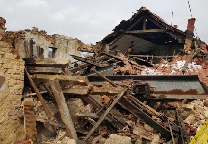 U Tuzli se srušio dio zgrade bivšeg DTV "Partizan"