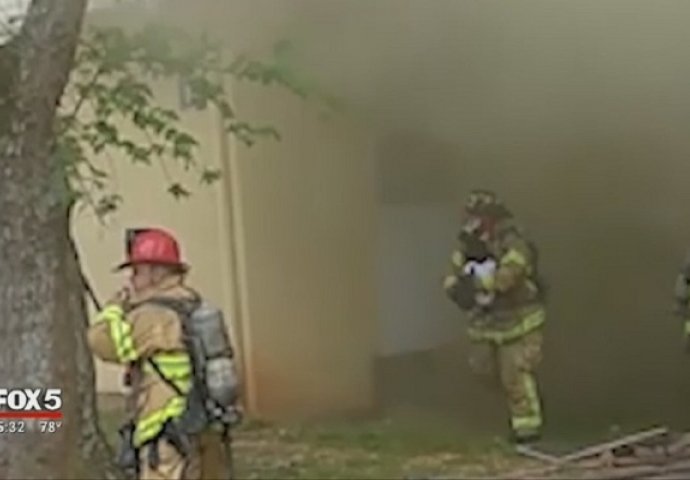 OVO JE HRABROST: Vatrogasac uhvatio bebu bačenu iz zapaljene zgrade