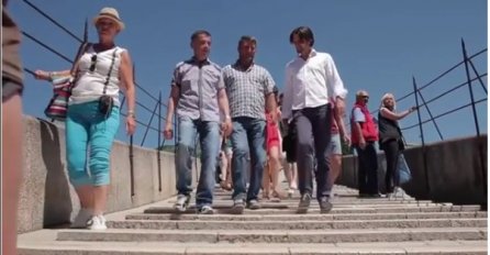 (VIDEO) MOSTAR: Nekada su se držali na nišanu, a danas zajedno piju kafe