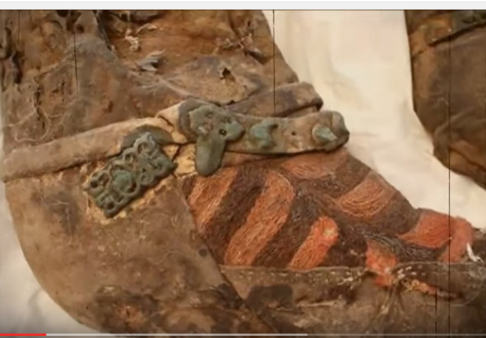 Mumija u Adidas patikama i dalje KRIJE mnoge tajne (VIDEO) 