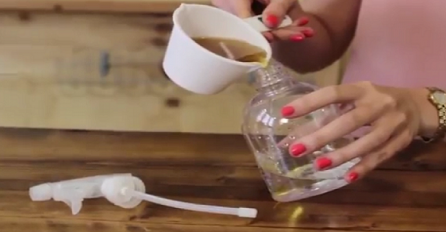 Nasula je čaj u plastičnu flašicu i napravila nešto što ćete sigurno trebati ovog ljeta (VIDEO)