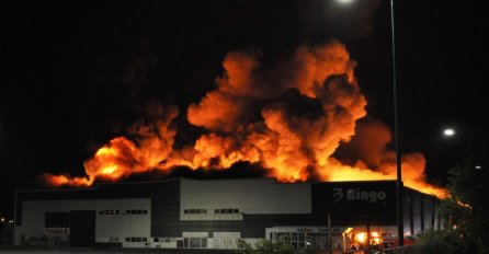 ŠTETA STOPOSTOTNA: Požar stavljen pod kontrolu, izgorjela kompletna montažna zgrada i sve što se u njoj nalazilo