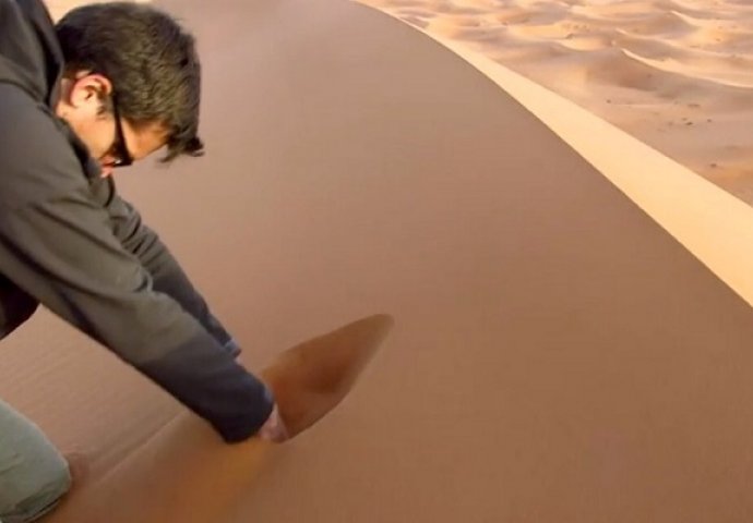 Izgleda kao sasvim običan pijesak, no kada je krenuo kopati desilo se nešto čudesno (VIDEO)
