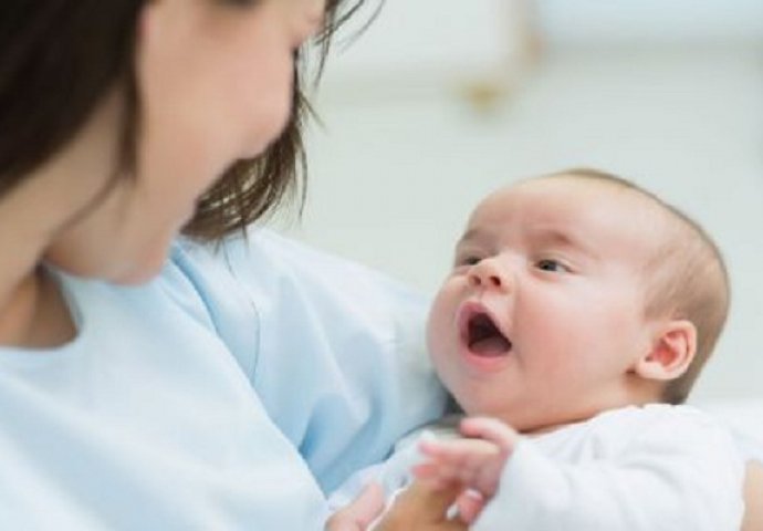 Je li uspavljivanje bebe u naručju dobra ili loša navika?