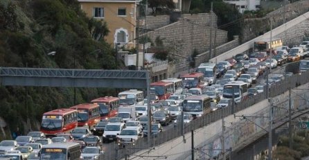 LJUDI U PANICI IZAŠLI NA ULICE: Zemljotres jačine 7, 1 stepen pogodio zemlju, AKTIVIRANA KLIZIŠTA!