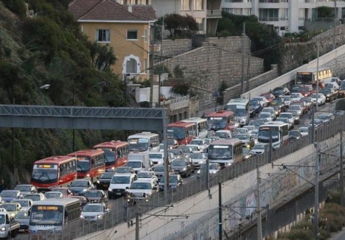 LJUDI U PANICI IZAŠLI NA ULICE: Zemljotres jačine 7, 1 stepen pogodio zemlju, AKTIVIRANA KLIZIŠTA!