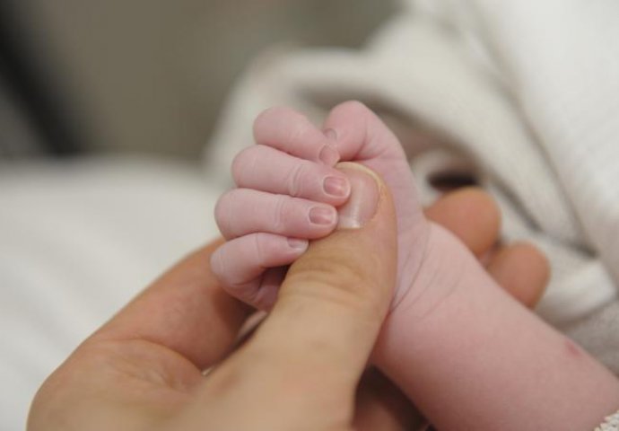 VELIKA TRAGEDIJA U SRBIJI: Majka tek rođenu bebu bacila u WC šolju?!