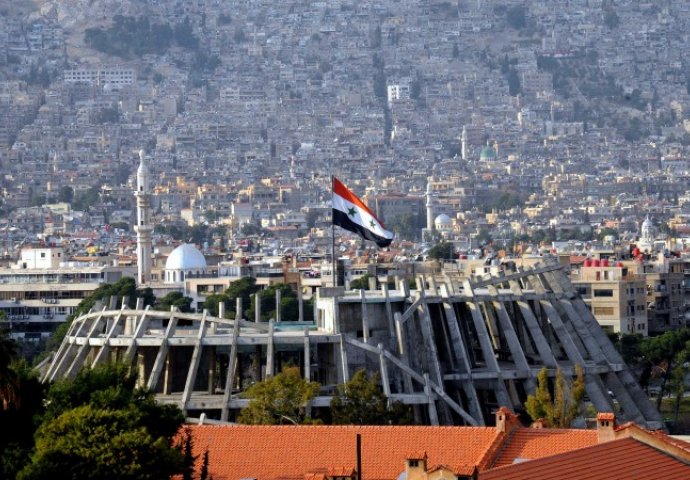 U izraelskom zračnom udaru pogođen depo s oružjem na aerodromu u Damasku