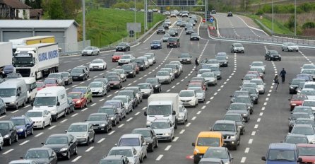 NAORUŽAJTE SE STRPLJNEJEM: Krenite na vrijeme, popodne se očekuju ogromne gužve na izlazima iz grada