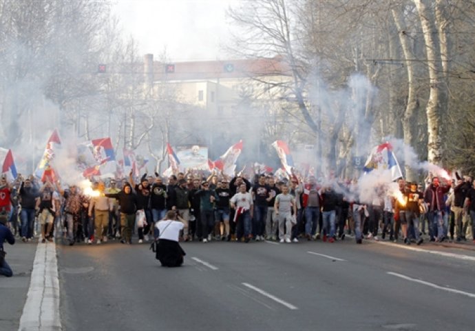 TENZIJE RASTU Huligani iz Srbije stigli u Skoplje: DELIJE I NAVIJAČI RADA "spremni braniti pravoslavlje od Albanaca"