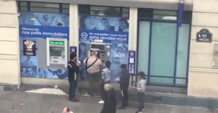 Penzioner htio podići novac sa bankomata, a onda se oko njega okupila grupa džeparoša (VIDEO)
