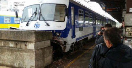 ŠOK U ZAGREBU: Voz udario u betonski zid (VIDEO)