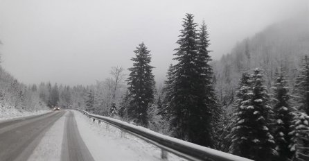 Snijeg izazvao velike probleme u saobraćaju u BiH: Otežano saobraćanje na području Kupresa, Rostova i Karaule