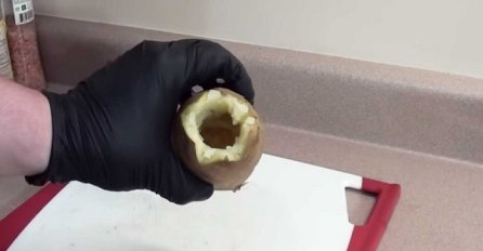 Probušio je rupu na krompiru, a onda je napravio nešto zbog čega će vam krenuti voda na usta (VIDEO)