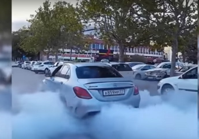 Djeca bogatih Rusa vole brze automobile: Pogledajte kako se zabavljaju (VIDEO)