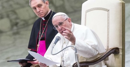 Papa Franjo: Netko bi trebao "ohladiti" krizu oko Sjeverne Koreje, moramo izbjeći rat